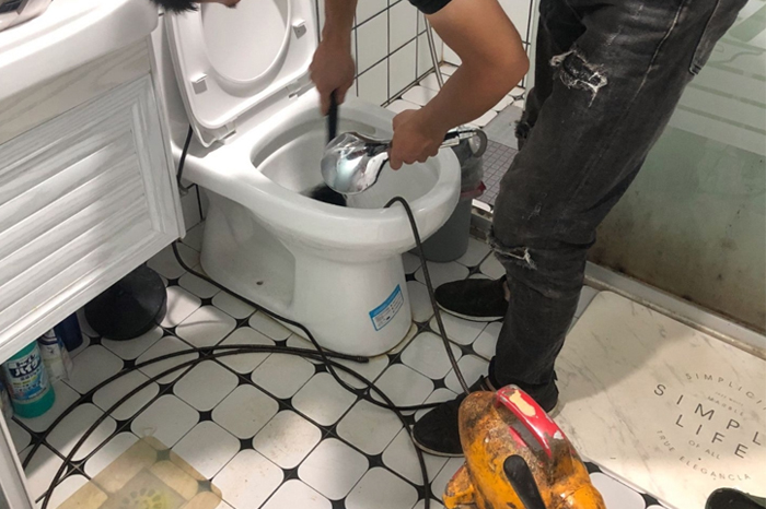 江城马桶堵塞自己疏通还是找师傅？专业上门服务让你省时更省心
